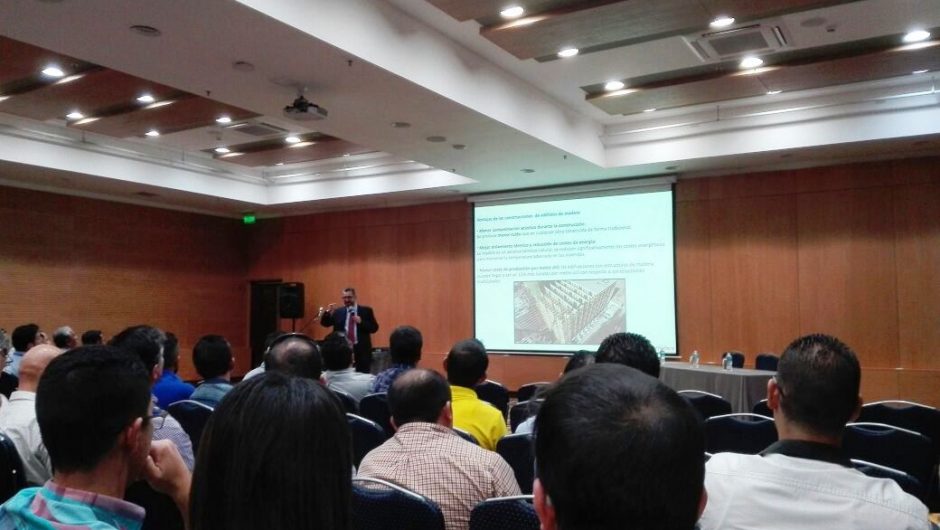 El Director Ejecutivo de la Corporación de Manejo Forestal Sustentable presentó el tema: “Clúster de Productos Forestales para la Industria de la Construcción Sostenible” en la Feria de la Construcción Inmobiliaria y Vivienda
